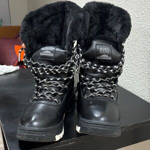 ROXY KAORI by Quicksilver Black and White Fur-Lined With Leather Snow Boots 8.5